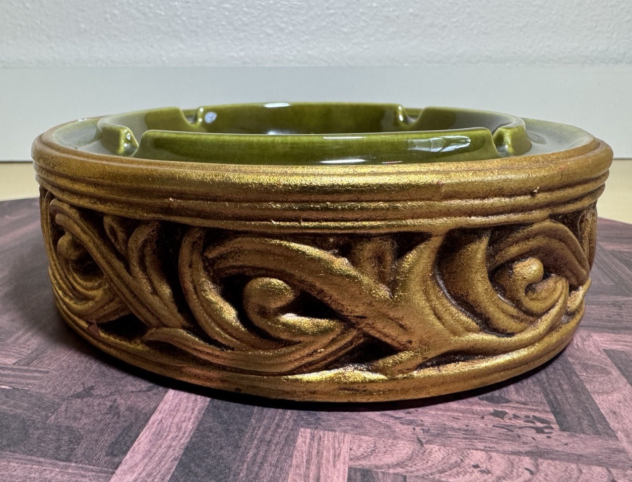 Freeman McFarlin Pottery 239 Avocado Green Gold Leaf Round Ashtray California