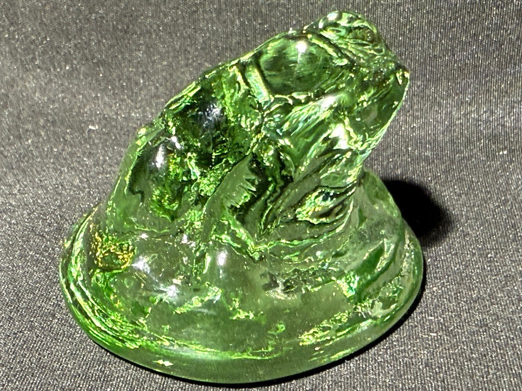 Green Vaseline uranium glass Frog Toad paperweight selenium glow magnesium fish