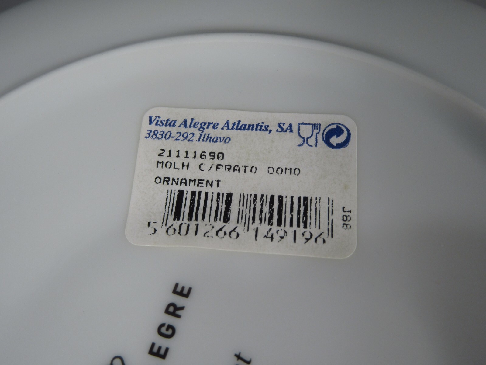Ornament Vista Alegre Gravy Boat 5 1/4 X 2 3/4″ and Under Plate 7 1/2″ Diameter