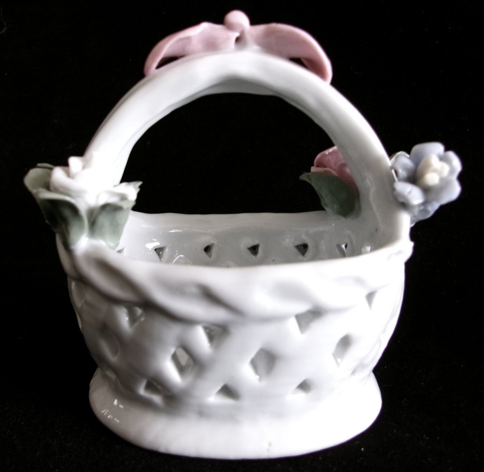 Set of 2 Small Porcelain Ceramic Woven Lattice Baskets With White, Blue, Pink