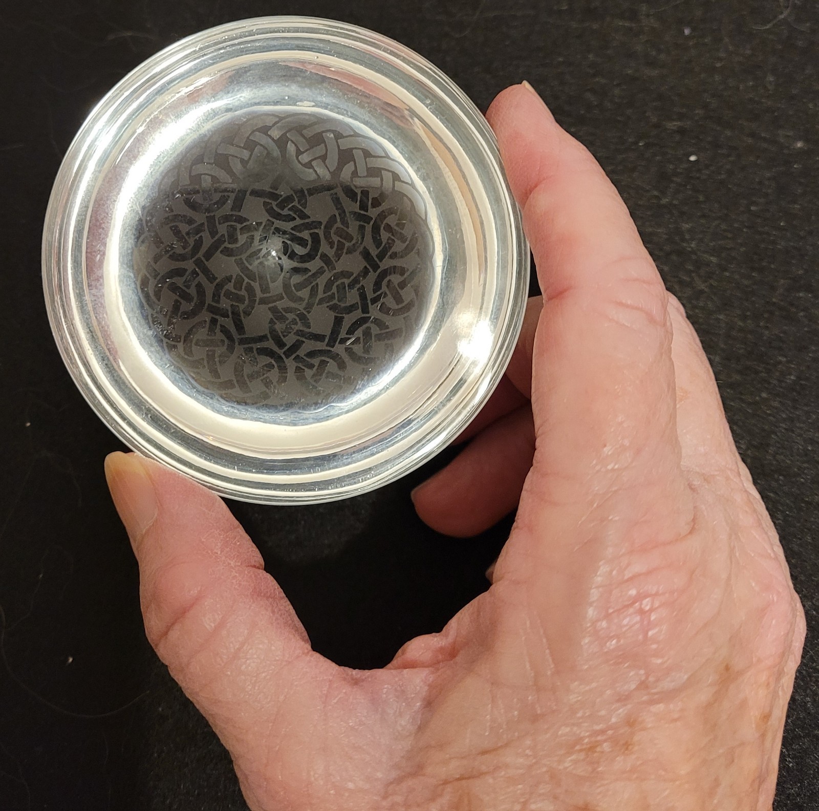 edinburgh crystal Clear Etched 3″ Round paperweight Geometric Pattern With Loops