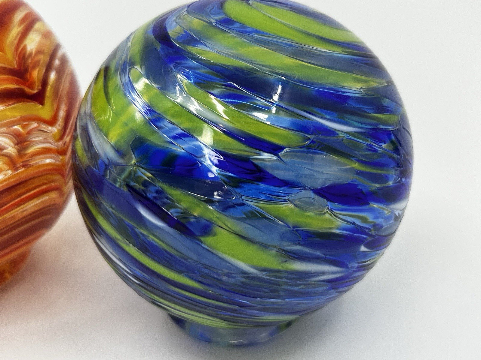 Lot – 2 Oregon Coast Taft 2021 Blown Glass Float 4” 3.75” Red/Yellow Blue/Green