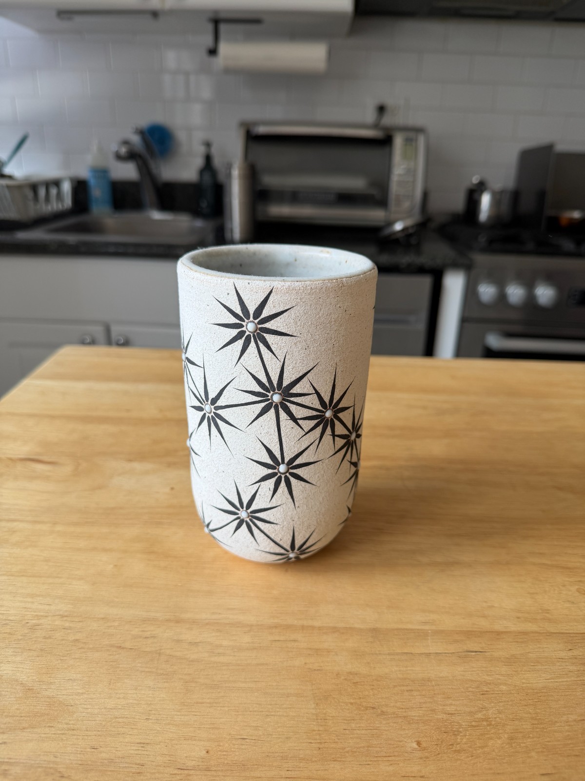 MQuan Studios Stoneware Vase with Star in White