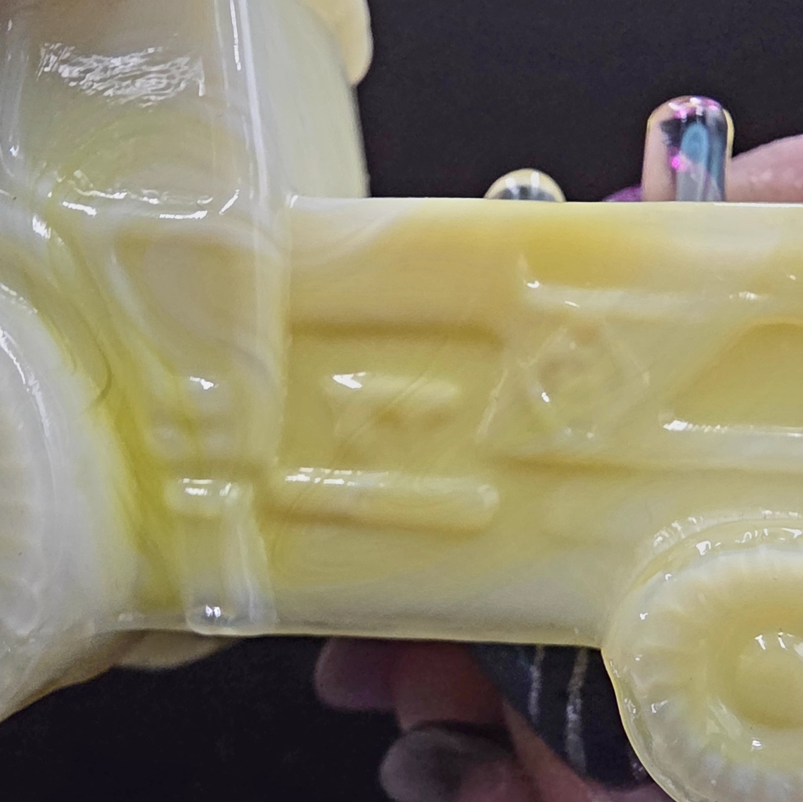 **GLOWS** Boyd Art Glass Tractor Banana Cream 4th 5 Yrs (1993-98) 2.75″ Cadmium