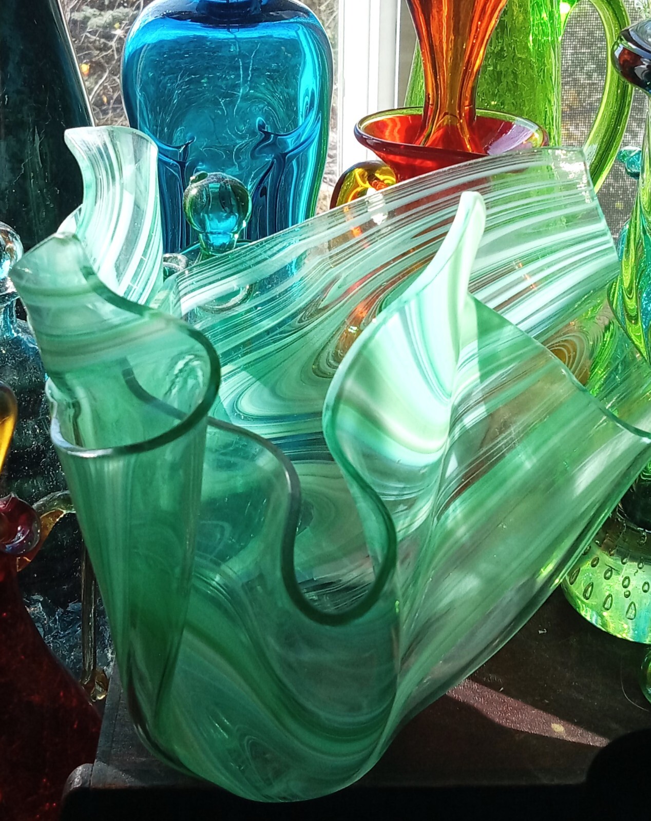 Stunning Signed Green & White Swirl Handkerchief Art Glass Vase 7″x7.5″x7.5″