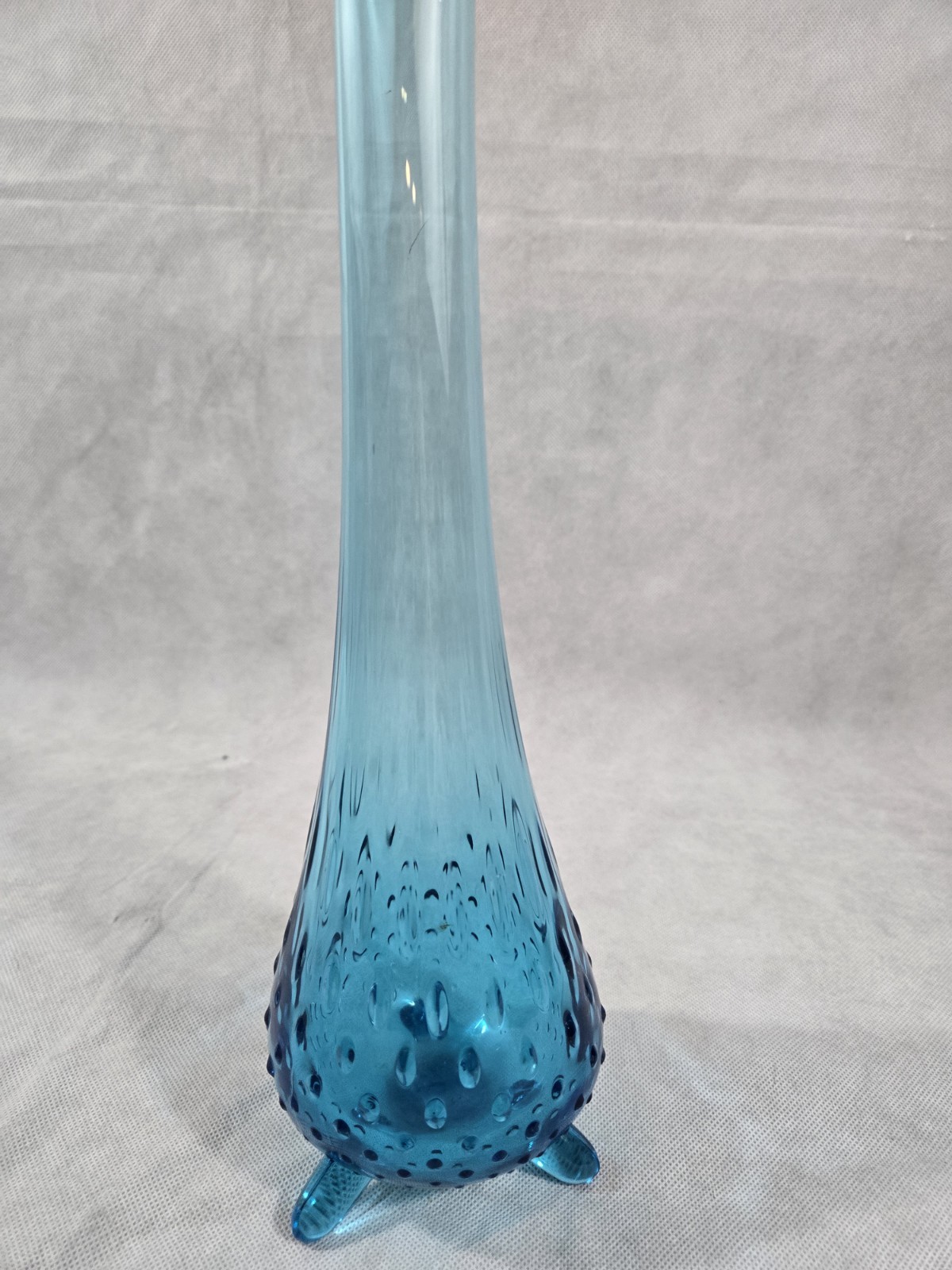 LE Smith Blue Hobnail Swung Vase 16.5″ Three Toed Base PLEASE READ DESCRIPTION
