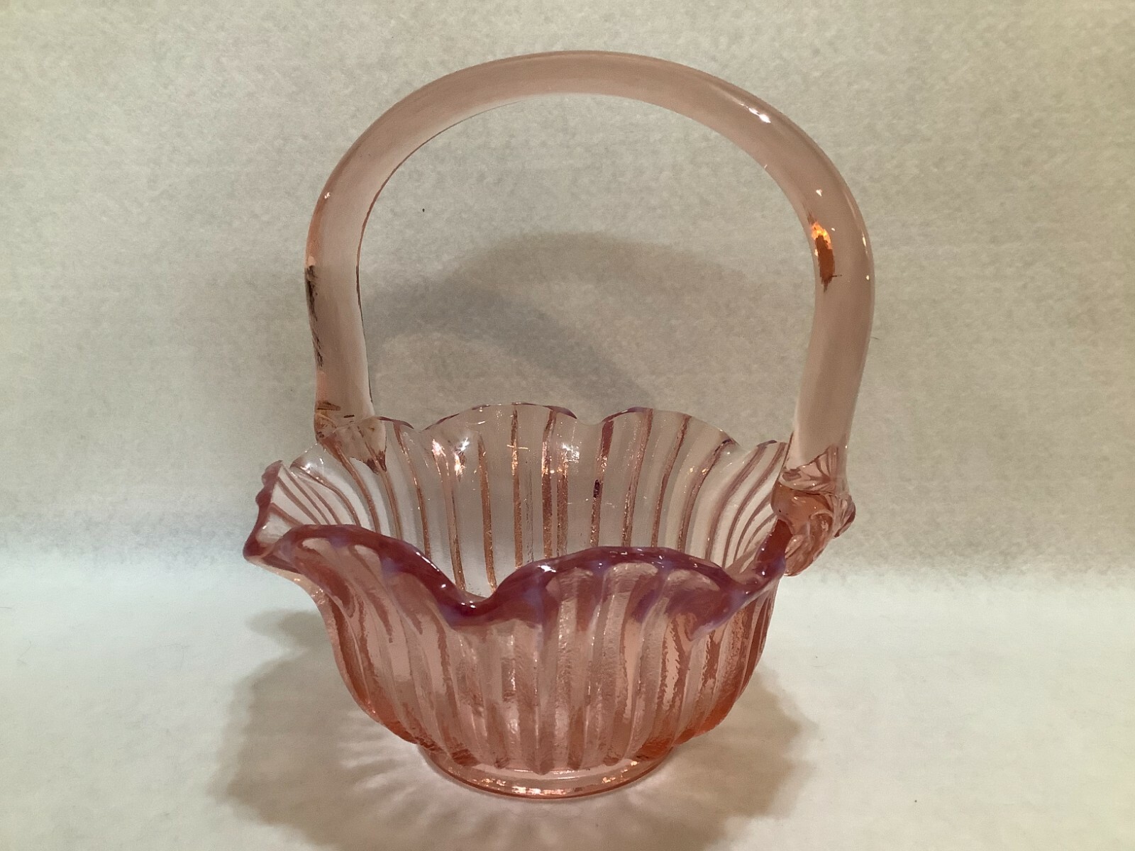 L.E. Smith Pink Opalescent Ribbed Glass Scalloped Lip Basket Vintage Art Glass