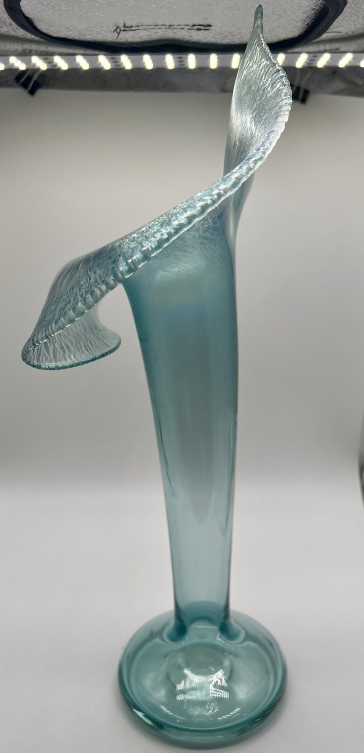 Zellique Studios J McKeever Signed 15.5” Jack-in-the-Pulpit Iridescent Art Glass