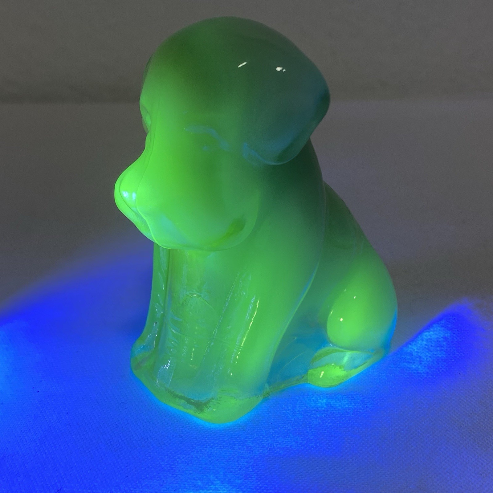 Degenhart Art Glass Pooch January Blizzard Slag #111 Vintage 1/30/1978 GLOWS