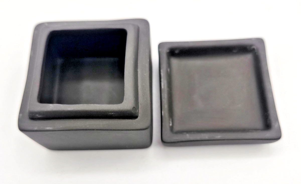 Vintage Wedgwood Black Basalt Jasperware Egyptian Gold Sphinx Mini Trinket Box