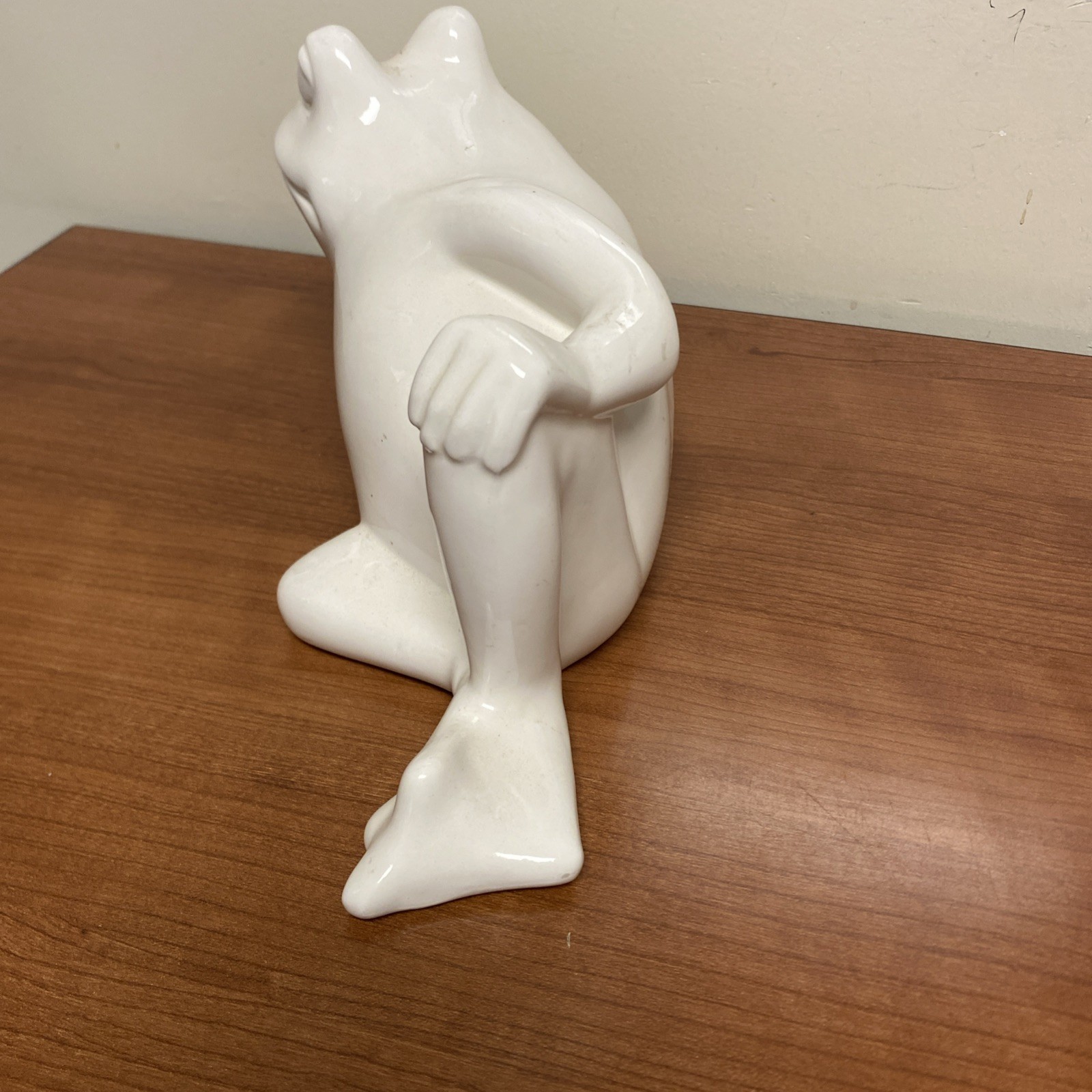 LOUNGING FROG, WHITE, 10”
