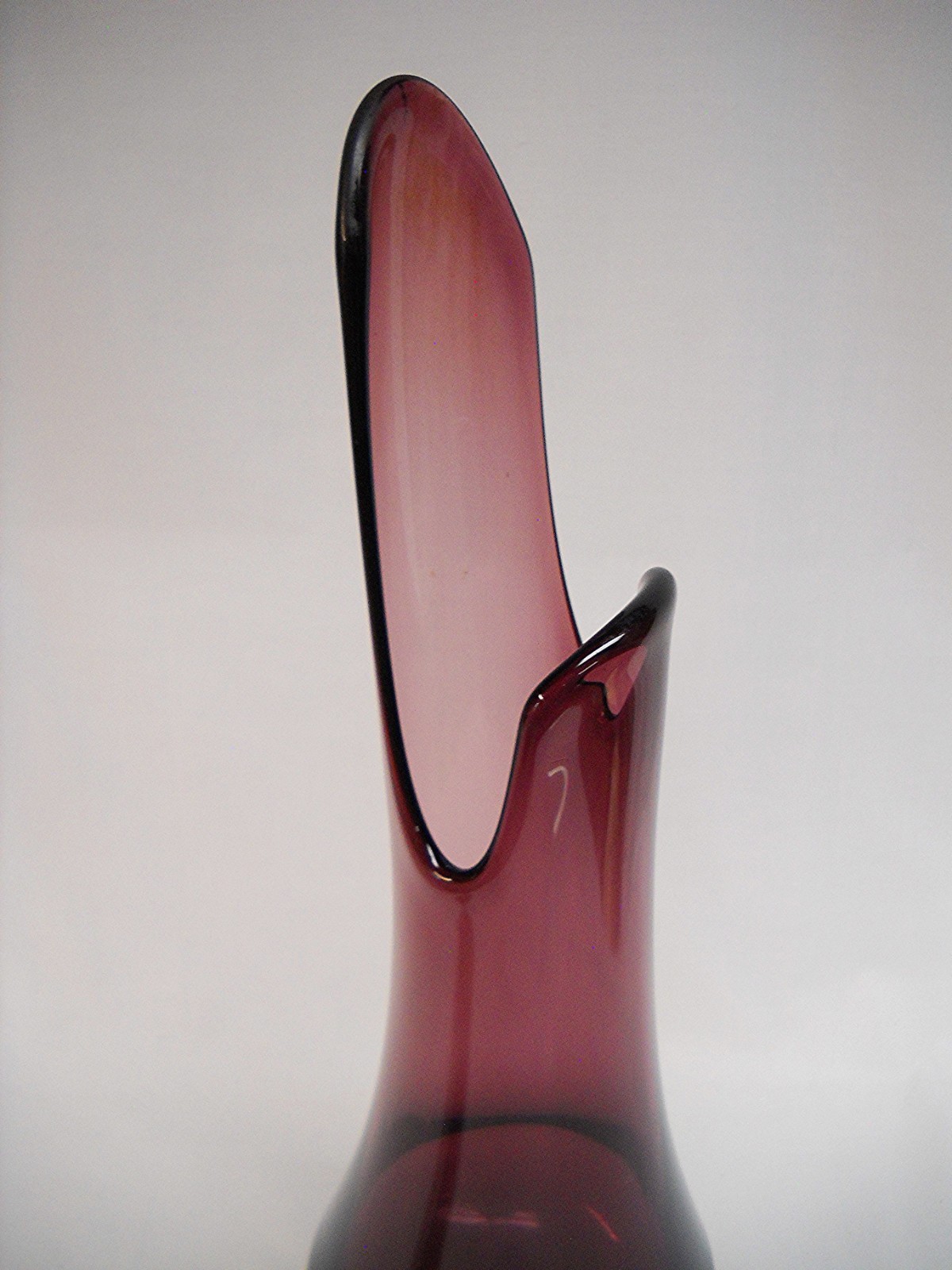 Vintage L.E. SMITH AMETHYST SMOOTHIE SWUNG VASE W. PEDESTAL FOOT-16-1/2″-VG