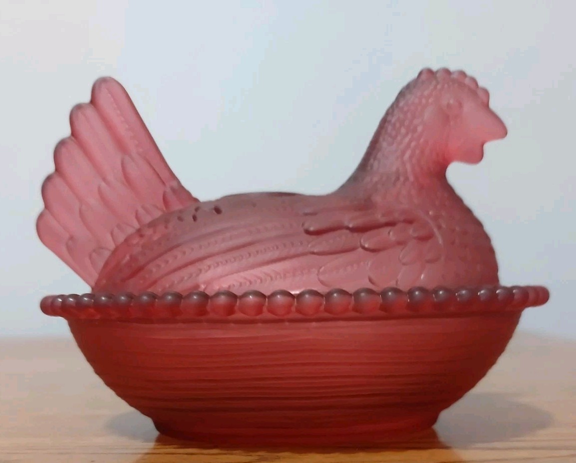 Red Cranberry Color Frosted Hen On Nest Glass Candy Dish 3 1/2 T x4 3/4 L NEW
