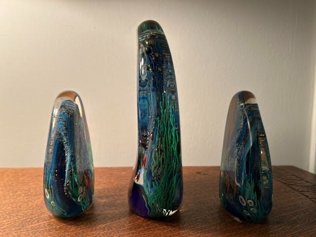 ZELLIQUE STUDIO MATCHING 3 PIECE UNDER WATER SEA AQUARIUM ART GLASS GROUPING!