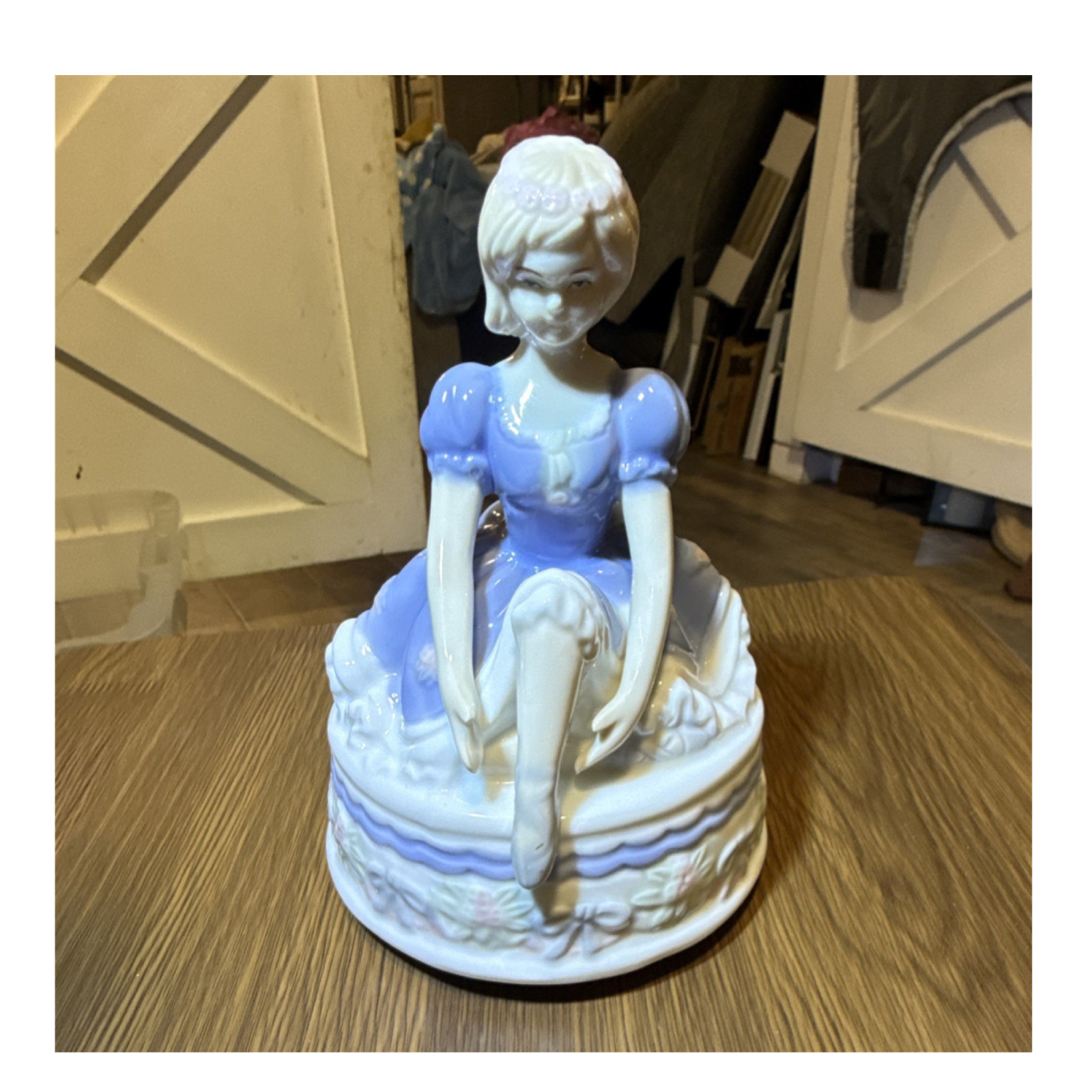 Ballet Girl Figurine Music Box Blue and White Glossy 7.5 in Made in China