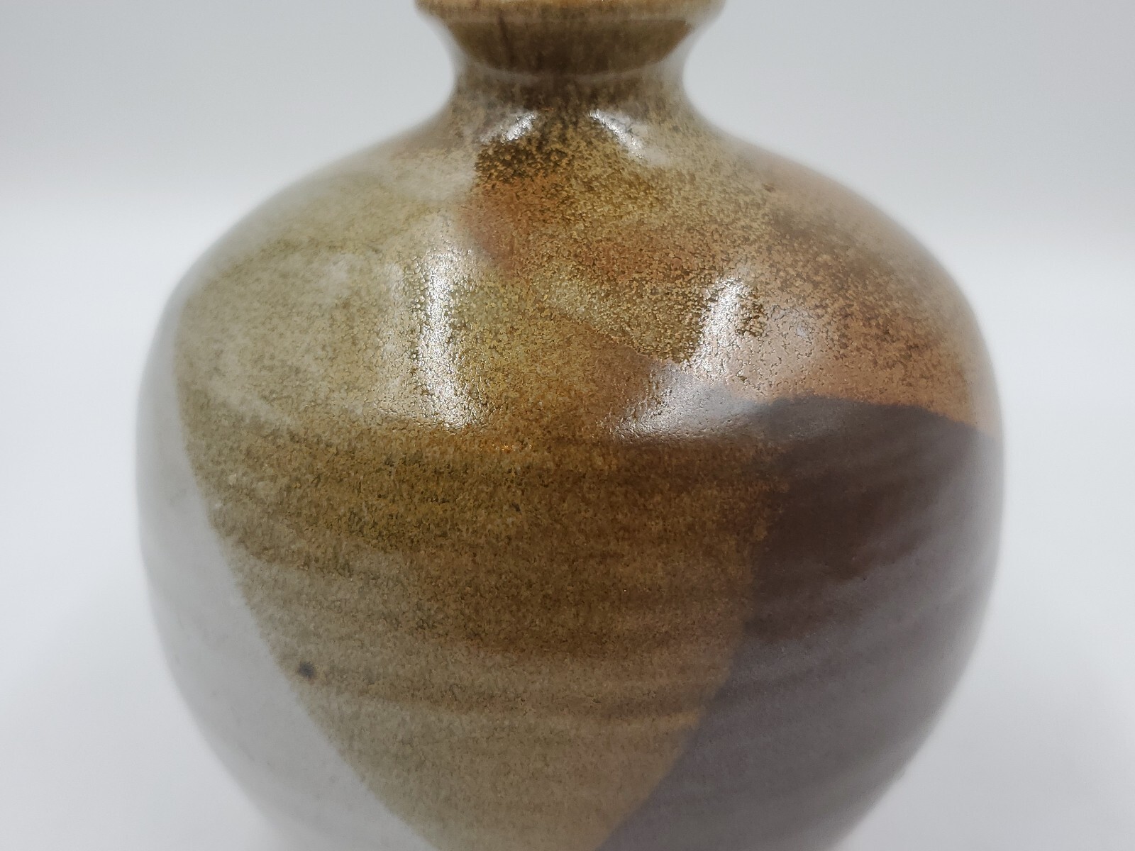 VTG USA Pottery Vase Stoneware Brown Black Tan 4 1/2″ tall by 4 1/8″ wide NICE