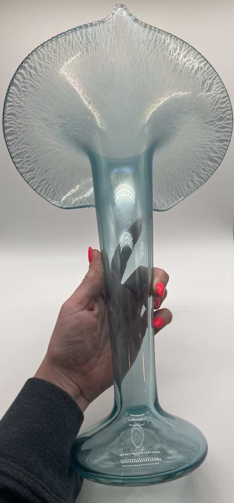 Zellique Studios J McKeever Signed 15.5” Jack-in-the-Pulpit Iridescent Art Glass