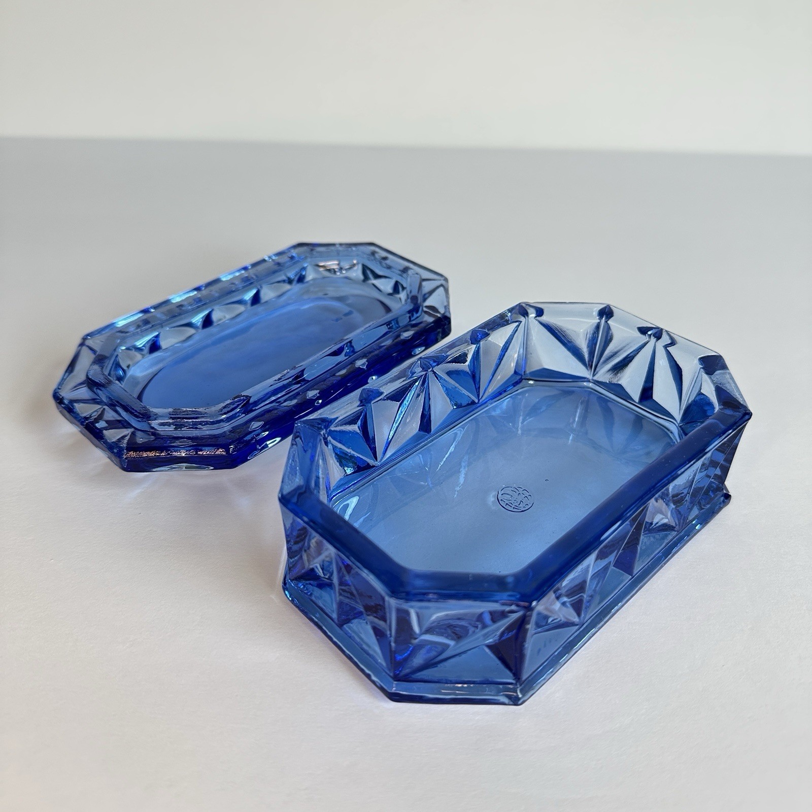 Fenton Intl. Art Glass Cottage Blue Trinket Box. Beautiful Condition! Faceted