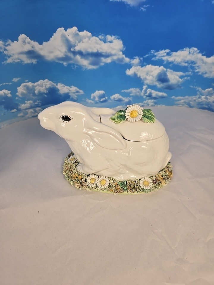 VTG Meiselman Imports Italian Ceramic White Rabbit Covered Candy Dish w/ Daisies