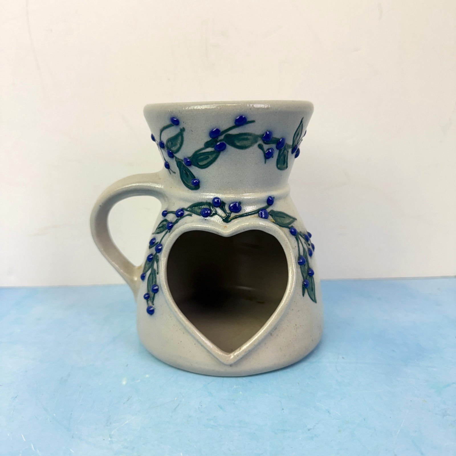 Salmon Falls Pottery Wax Melter Heart Shape Opening Handle Blueberry Vine Design
