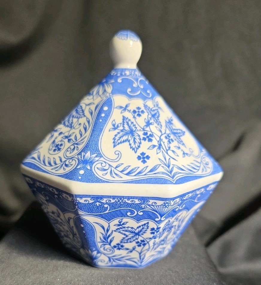 Vintage Spode Blue Room Blue Rose S-3682-AO Octagon Shape Paperweight, England