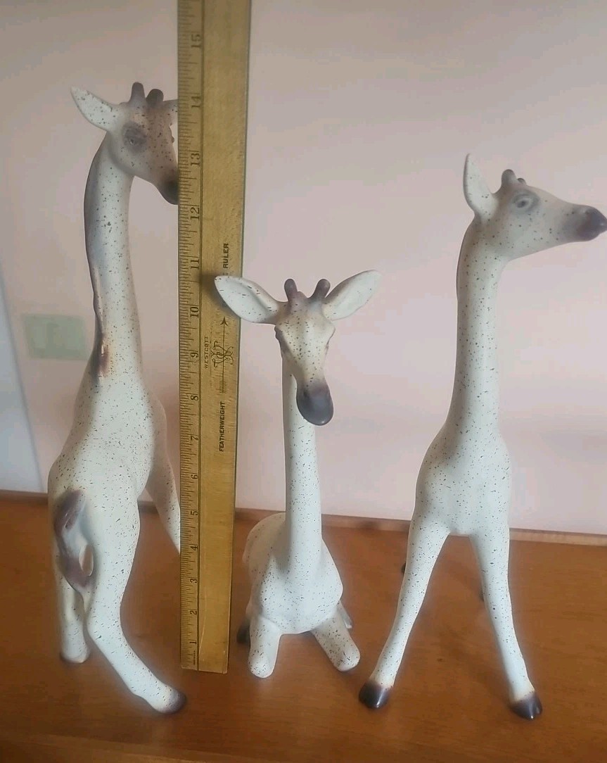 Will George California Pottery Reclining & Standing Giraffes Figurine Speckled