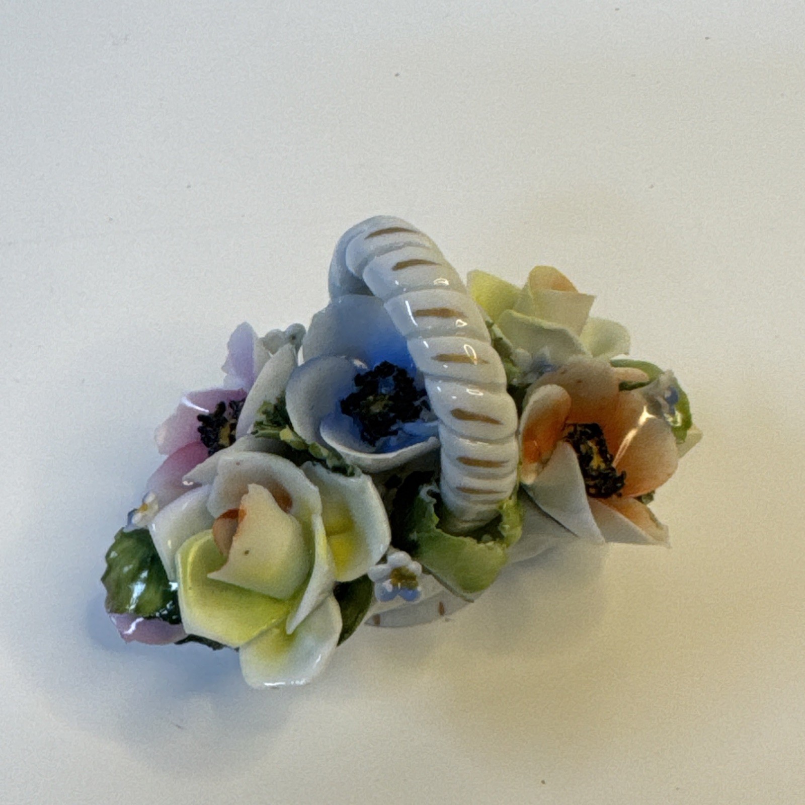 Beautiful Vintage Capodimonte Porcelain Flower Basket Italy 4×2.5×2″ Vintage