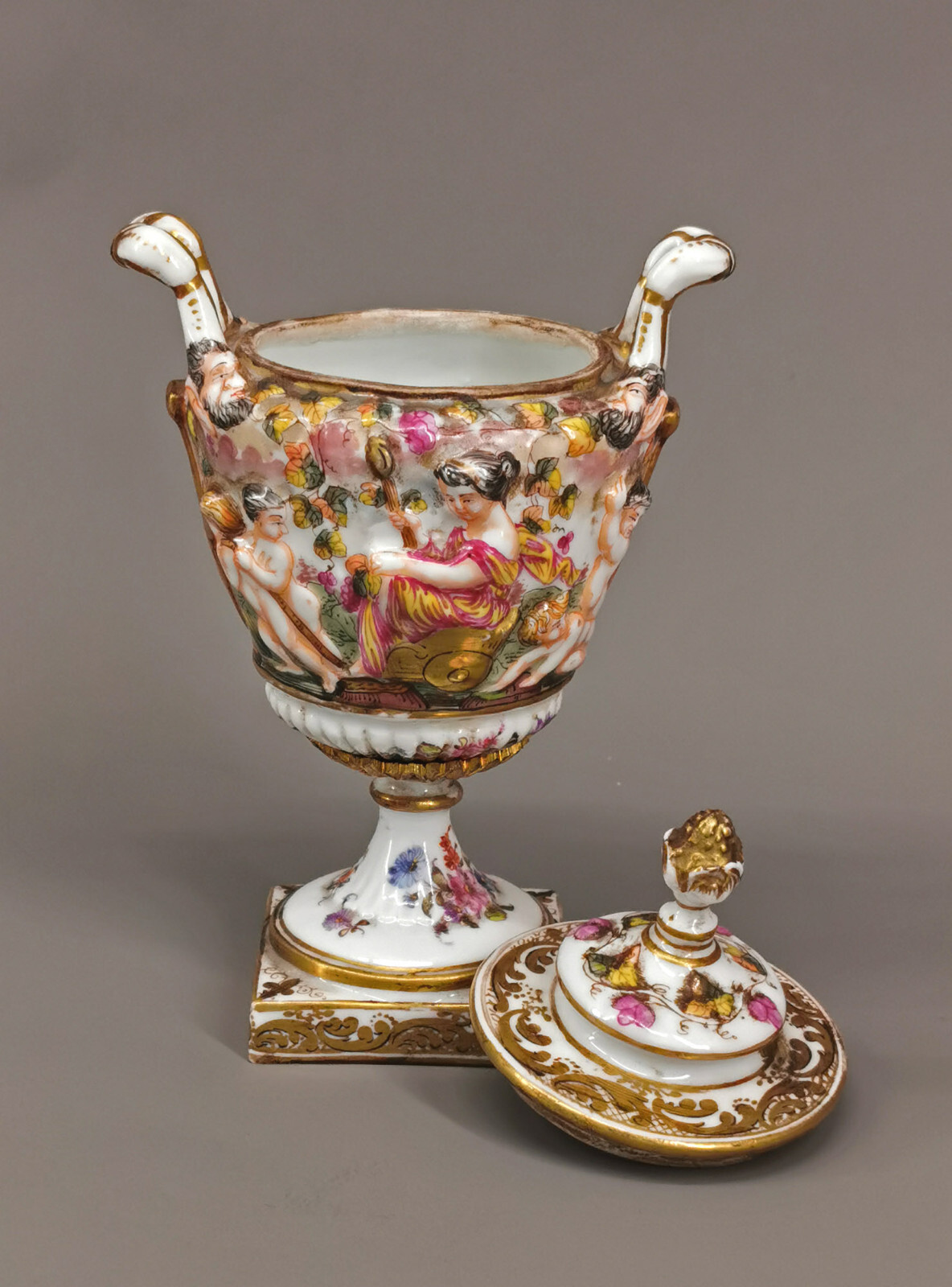 9140007-d Small Amphora Vase Capodimonte Thuringia 4 5/16×3 1/2×7 5/16in