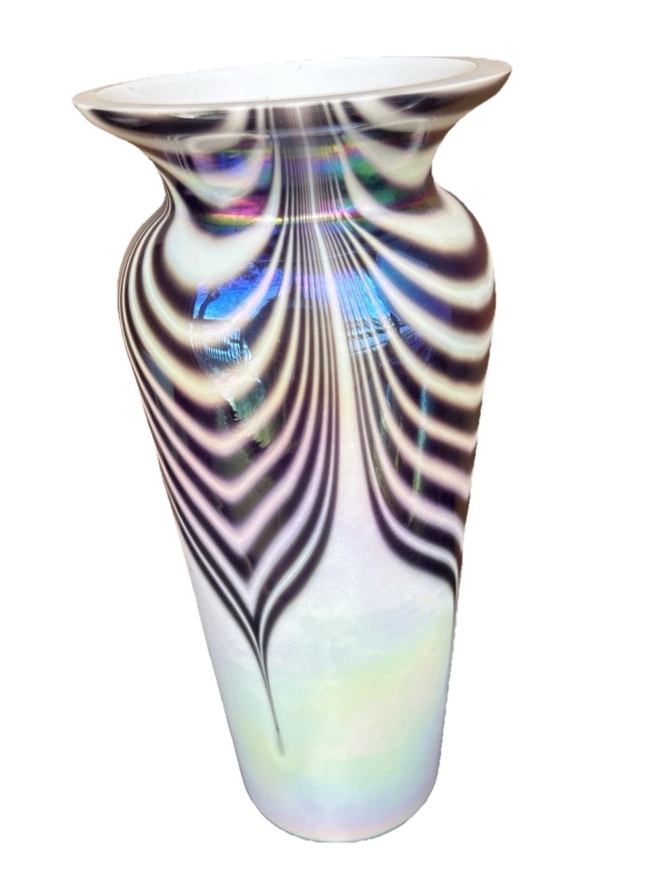 Silvestri Art Glass Vase Blue, Pulled Feathers Iridescent 7″ Vintage Blown Glass