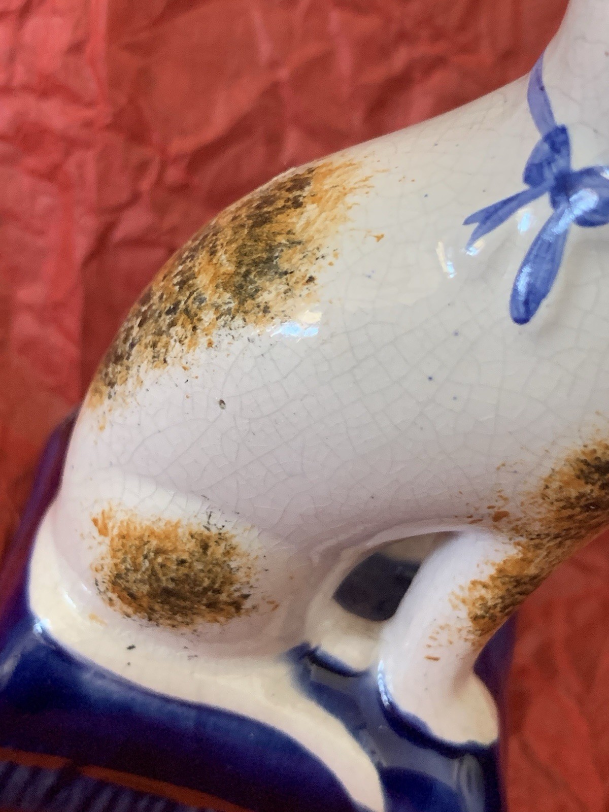 STAFFORDSHIRE POTTERY SPOTTED CAT FIGURINE VINTAGE MADE IN ENGLAND ANTIQUE (1)