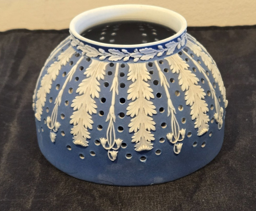 Wedgwood Jasperware Lamp Shade – Hightower Collection – Texas Exhibit 2012