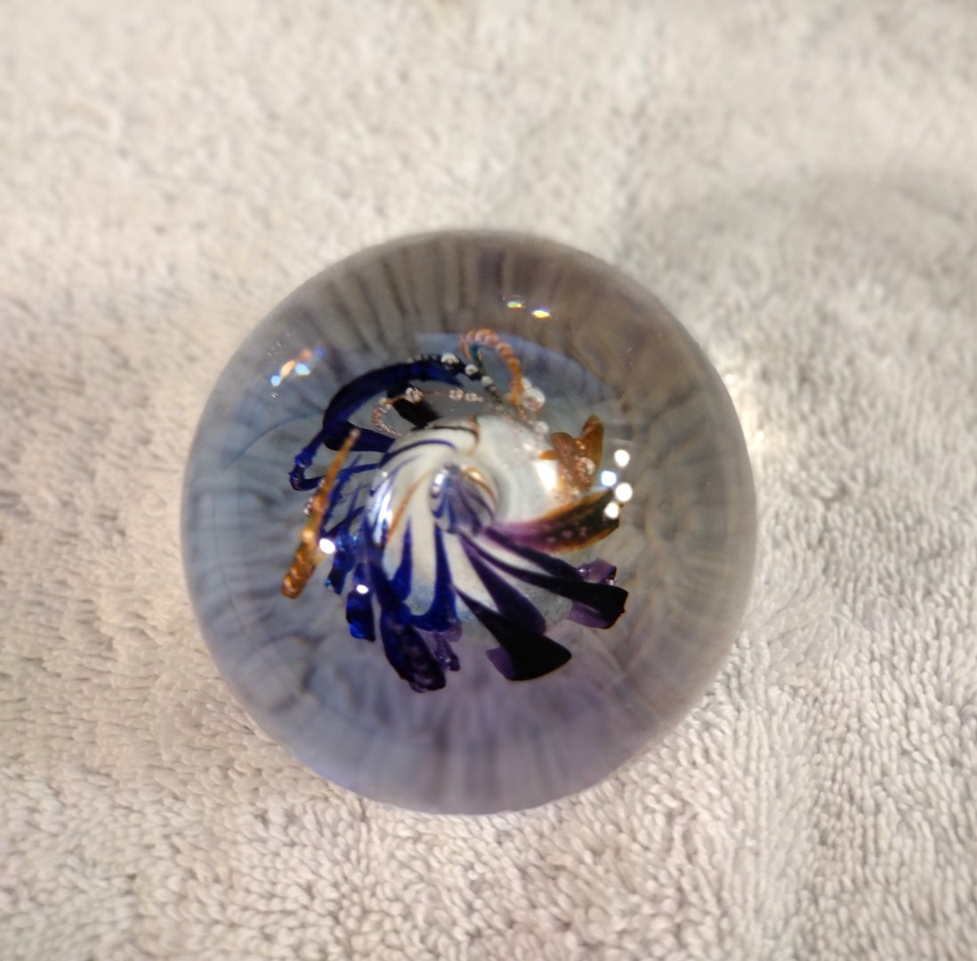 Leon Applebaum Art Glass beautiful 3 inch Paperweight Signed 1982