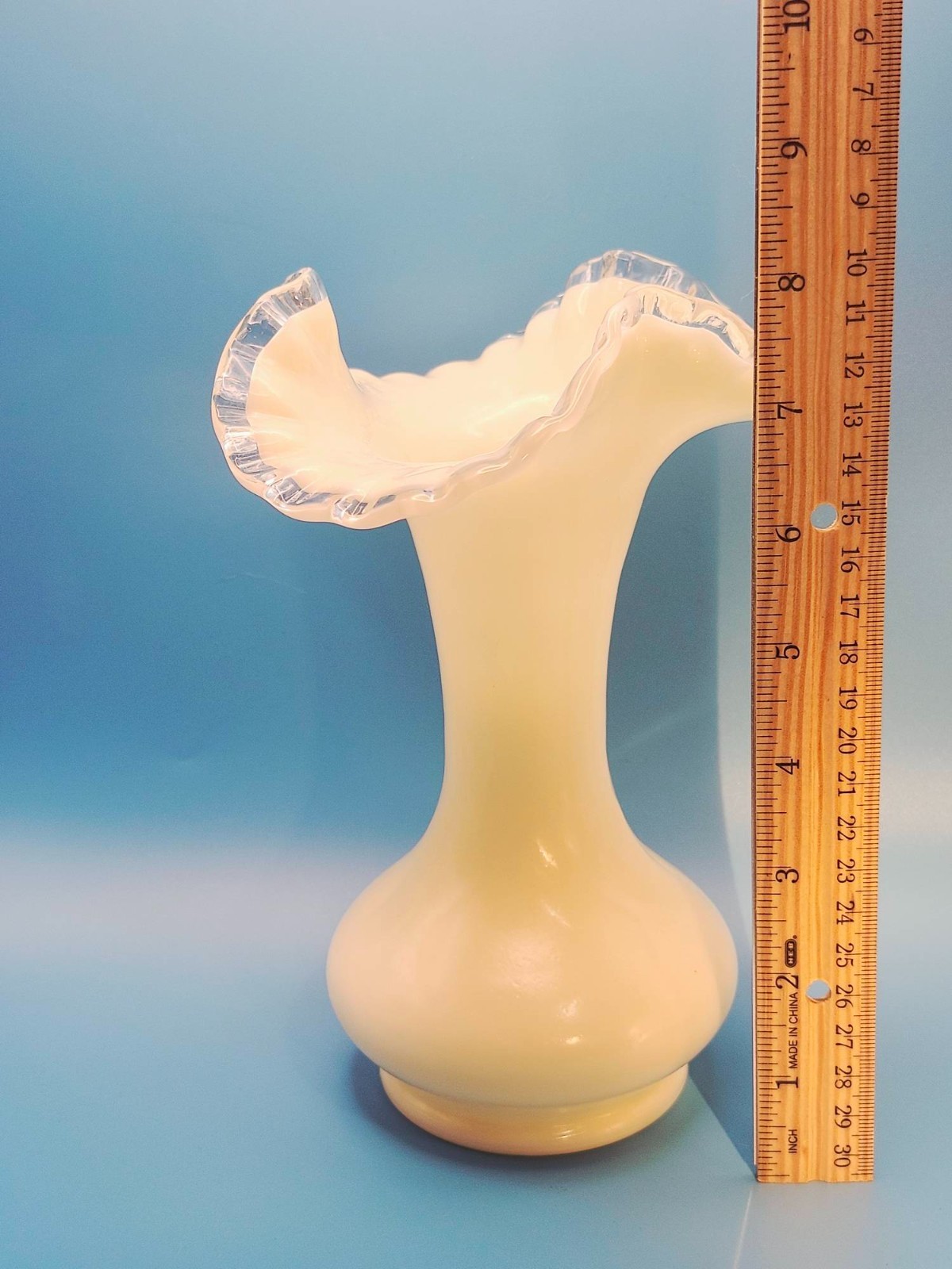 Rare Fenton Ivory Crest 8” Vase Mold #186 Glows under UV Light