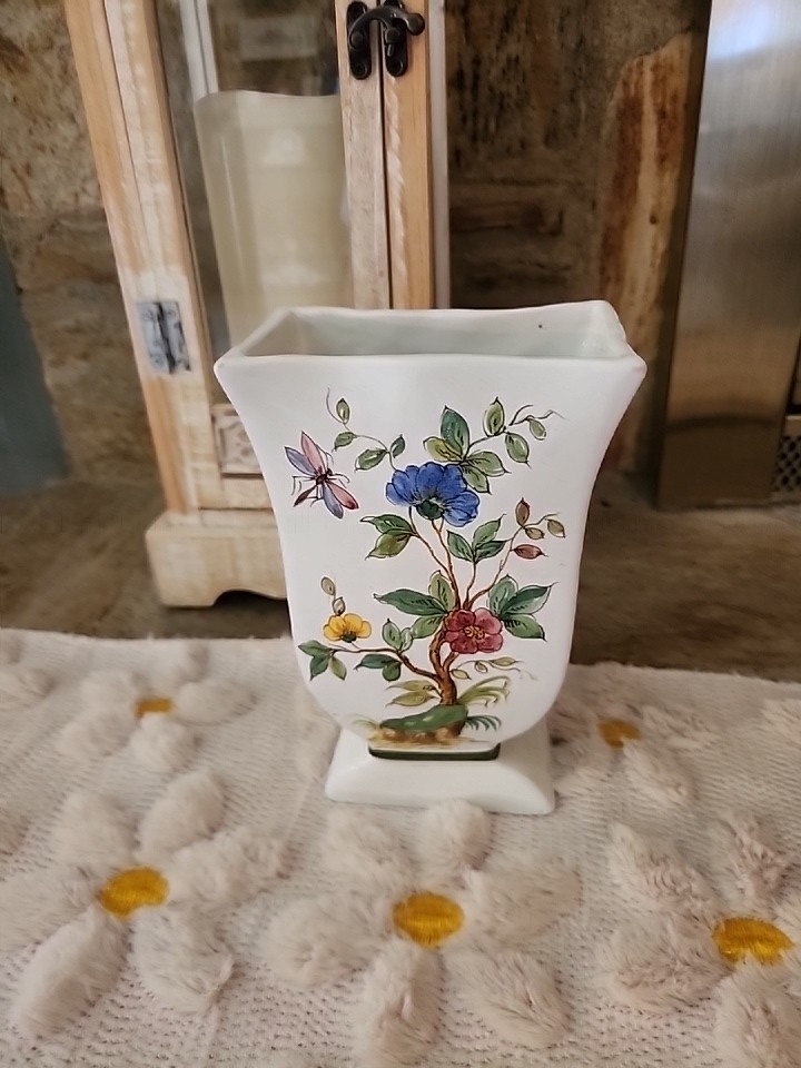 ZACCAGNINI UGO HAND PAINTED CERMAIC 4 DIFFERENT PANEL DESIGN VASE MOLD 2138⚘️