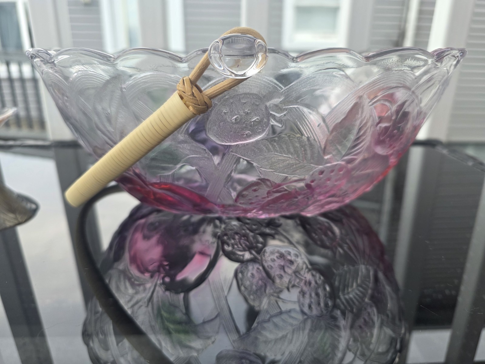 Glass Decorative Basket with Handle, Grape Leaf, Clear Purple, Round, 11x11x5