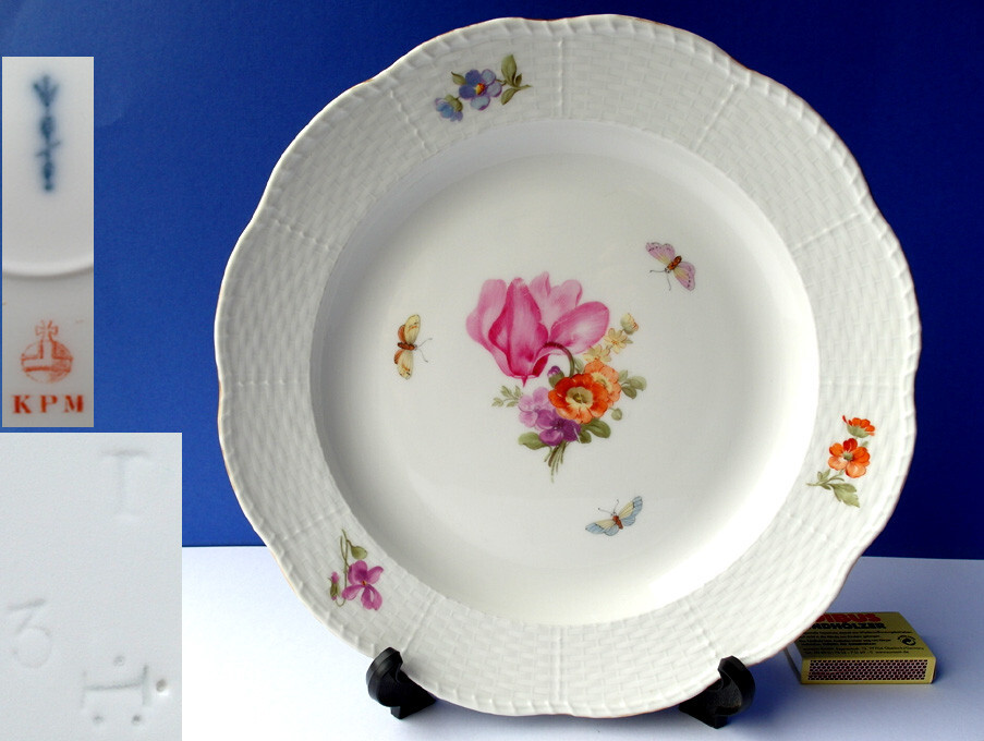 KPM Porcelain Plate Old- Osier Edge Flowers Butterfly, around 1919 N1 G151
