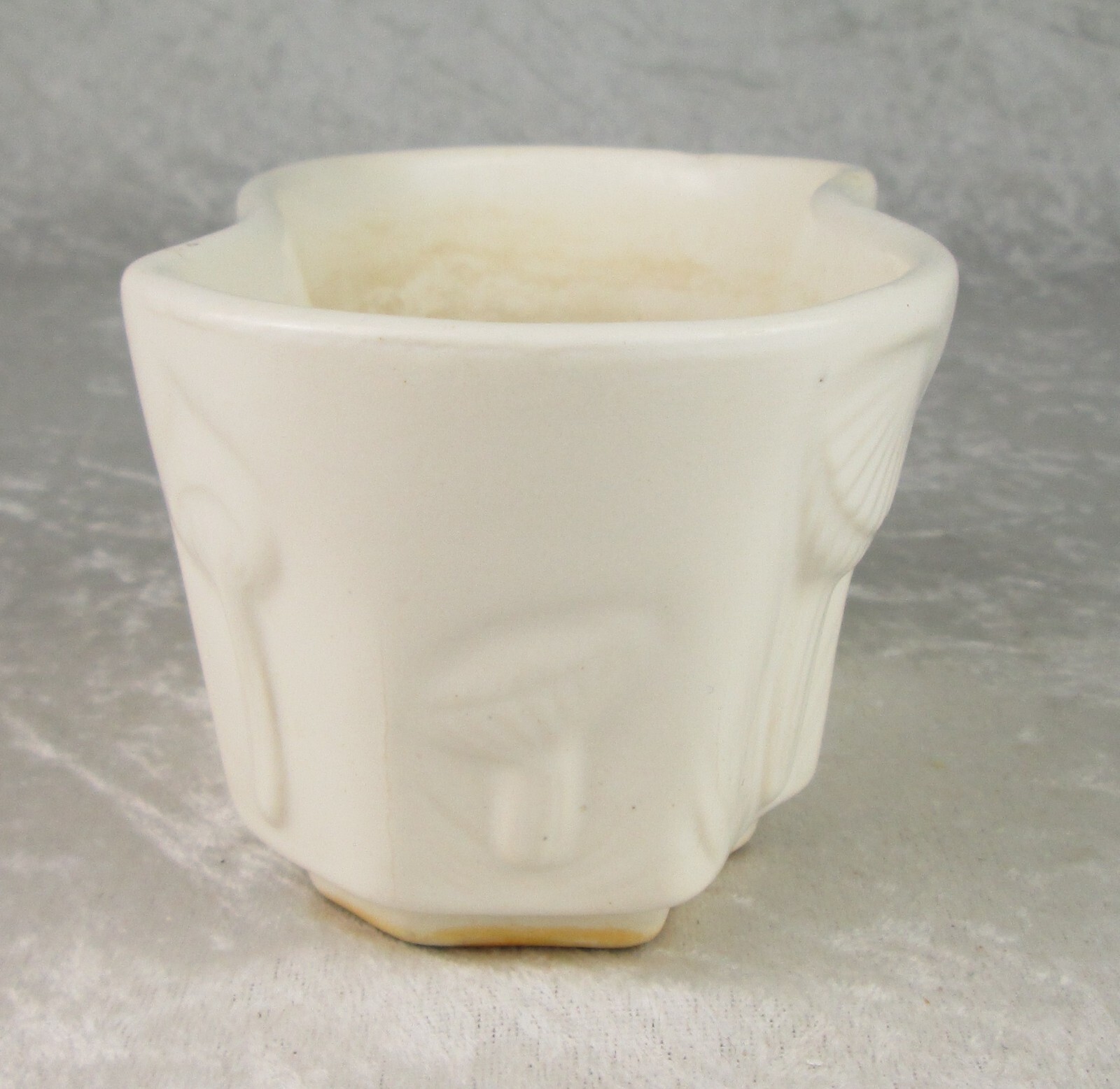 Hull Pottery Planter B2 Mushroom Art Deco Ivory Glaze 6-1/2 inch Long