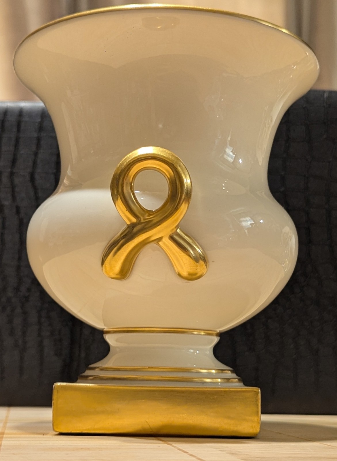 LENOX RARE R86 PORCELAIN PEDESTAL URN VASE 22K GILDED TRIM