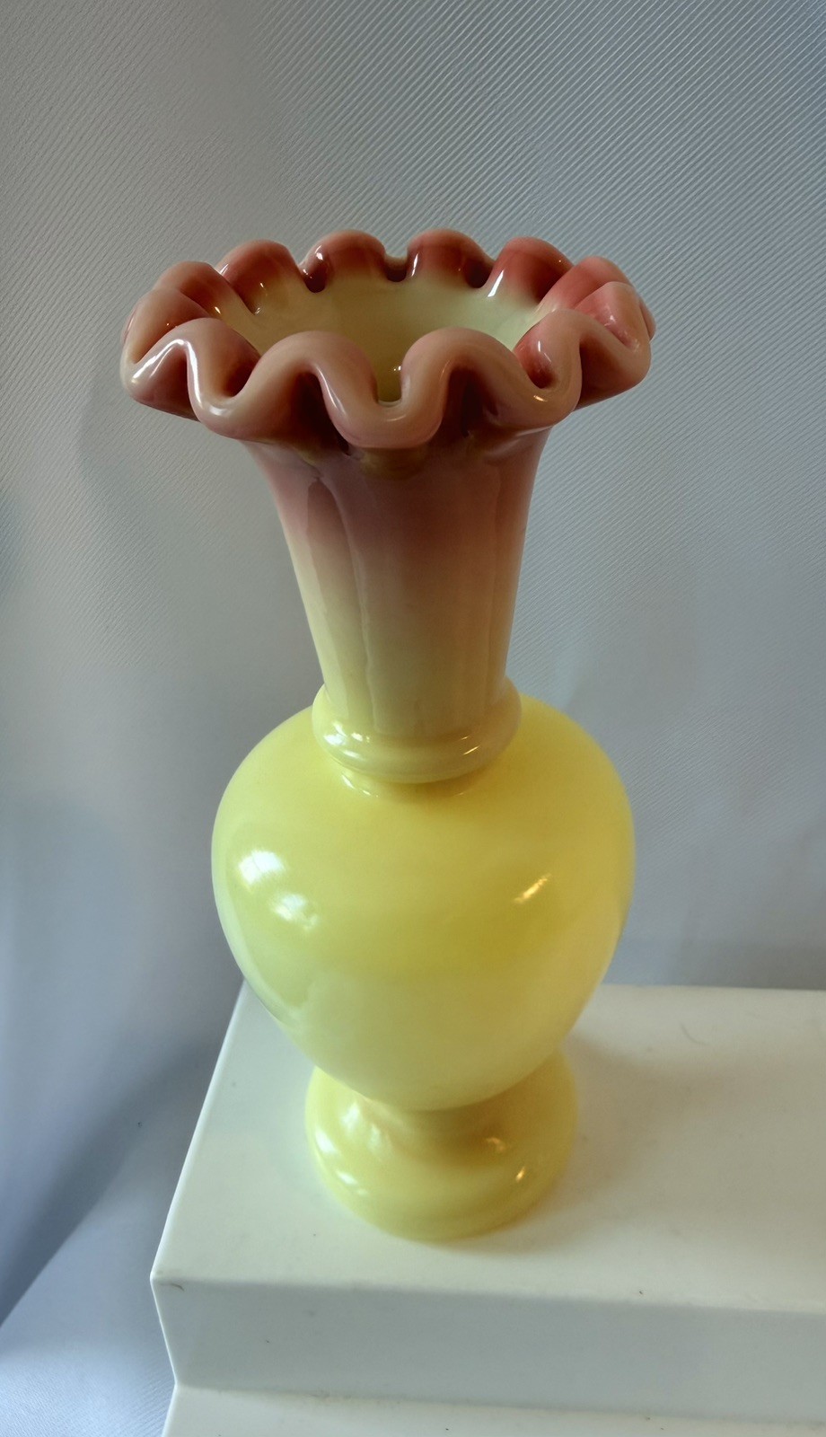 Vtg Fenton Glossy Burmese Vase Custard Pink Glass Uranium Vaseline Glow 6.25” T