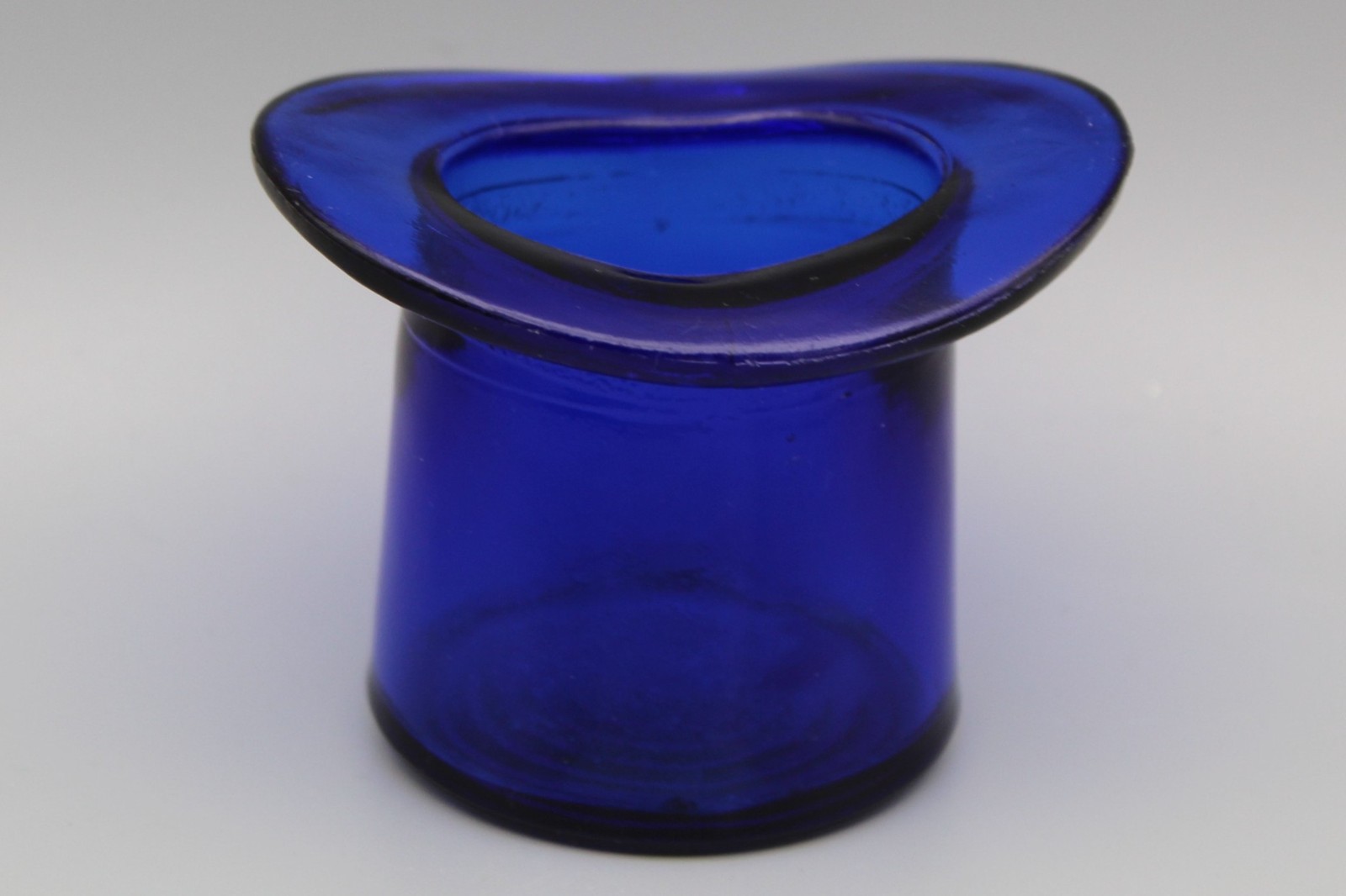 Mosser Glass Cobalt Blue Smooth 2.5″ Top Hat Vase Toothpick Holder