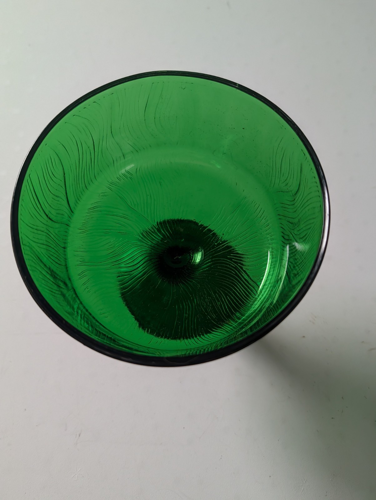 VINTAGE HOOSIER GLASS EMERALD GREEN PEDESTAL COMPOTE SWIRL RIBBED CANDY DISH