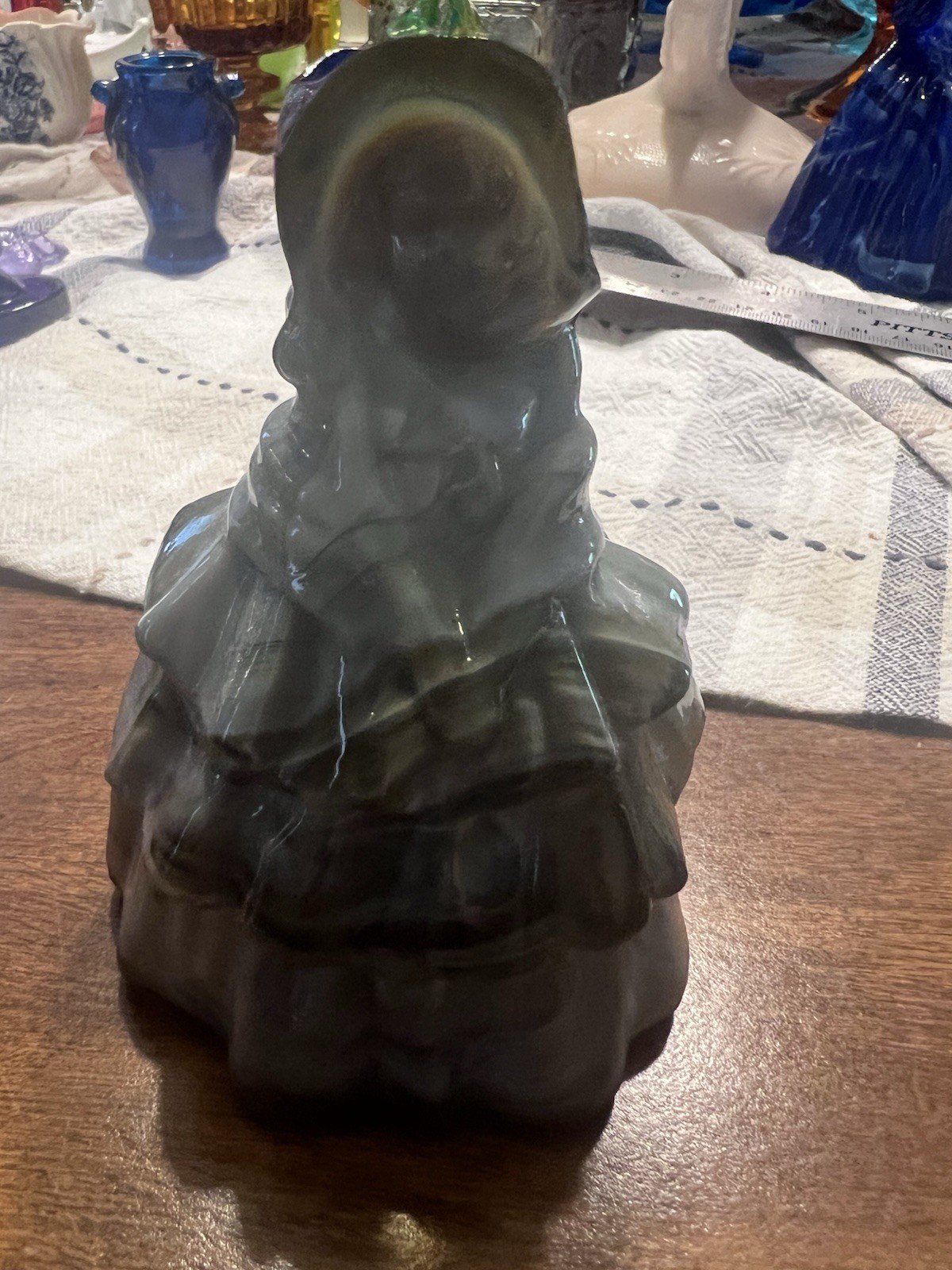 Vintage Boyd green Slag Art Glass Girl Figurine Glossy Finish 4 Inch 1984