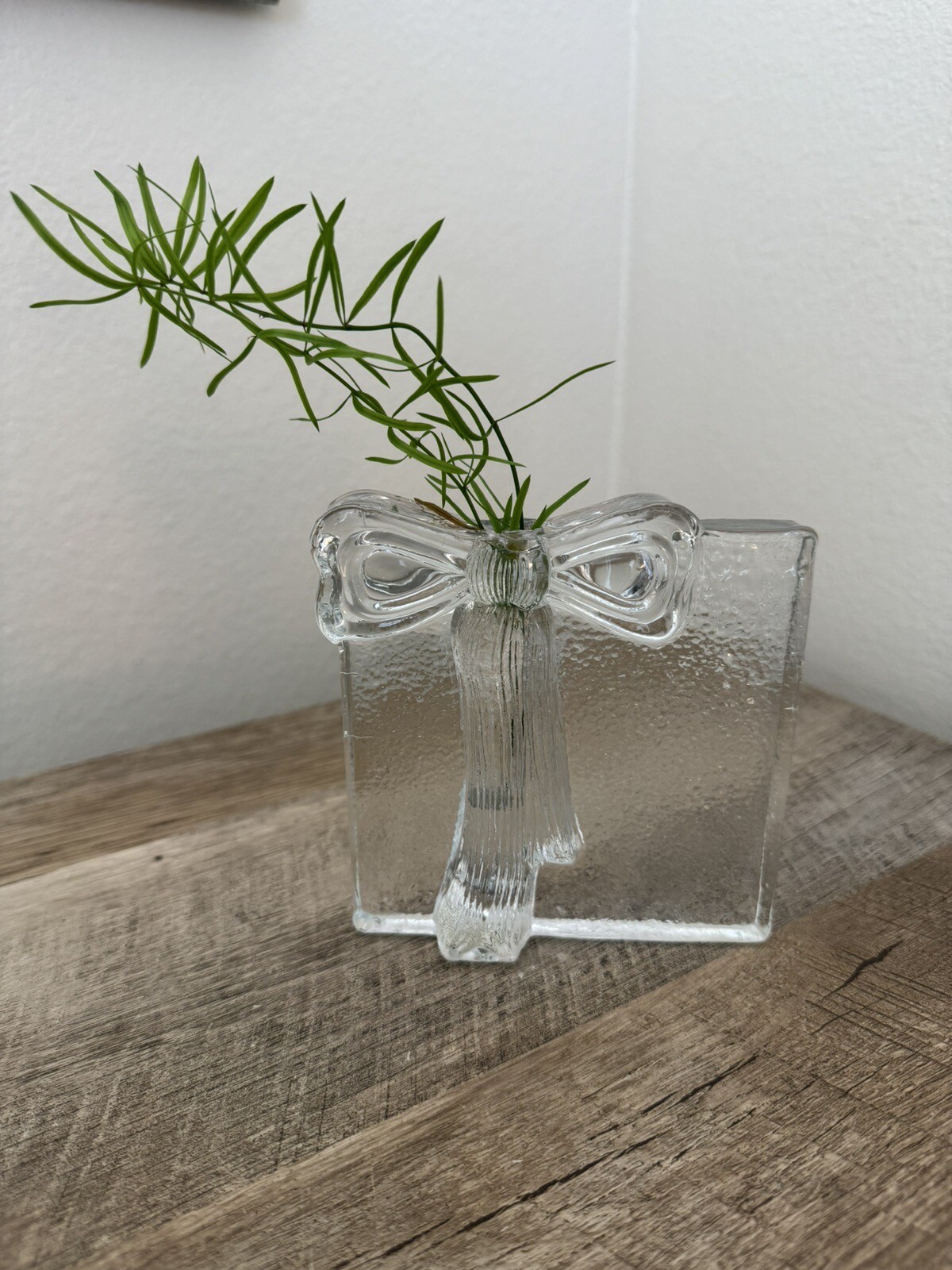 Glass Bud Vase Clear Textured Bow 4.5” Flowers