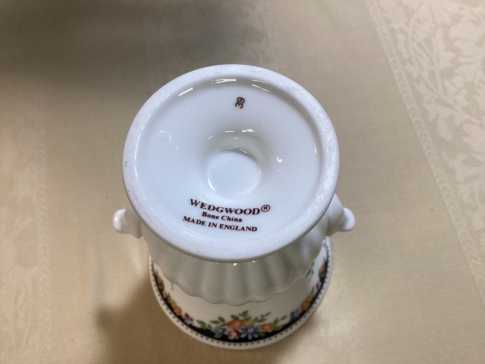 Wedgewood Osborne pattern bone china urn 3.25 inches