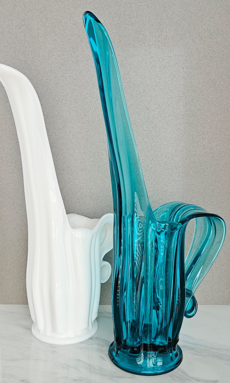 Vintage LE Smith Glass Peacock Blue Dragons Tooth Swung Vase Ewer 🌊