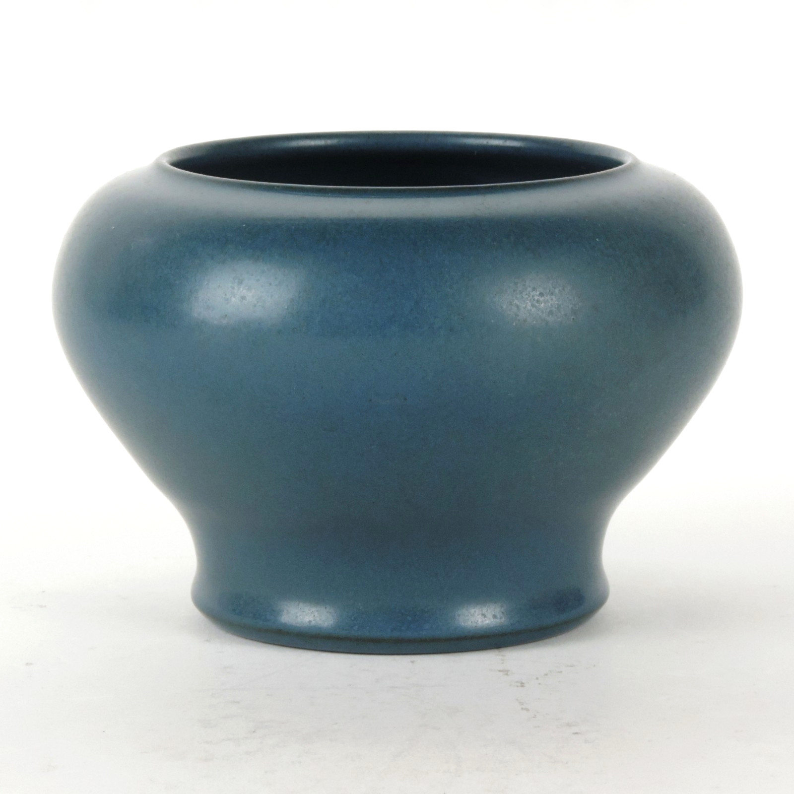 Marblehead Pottery matte blue 5 3/8″ dia squat baluster vase arts & crafts