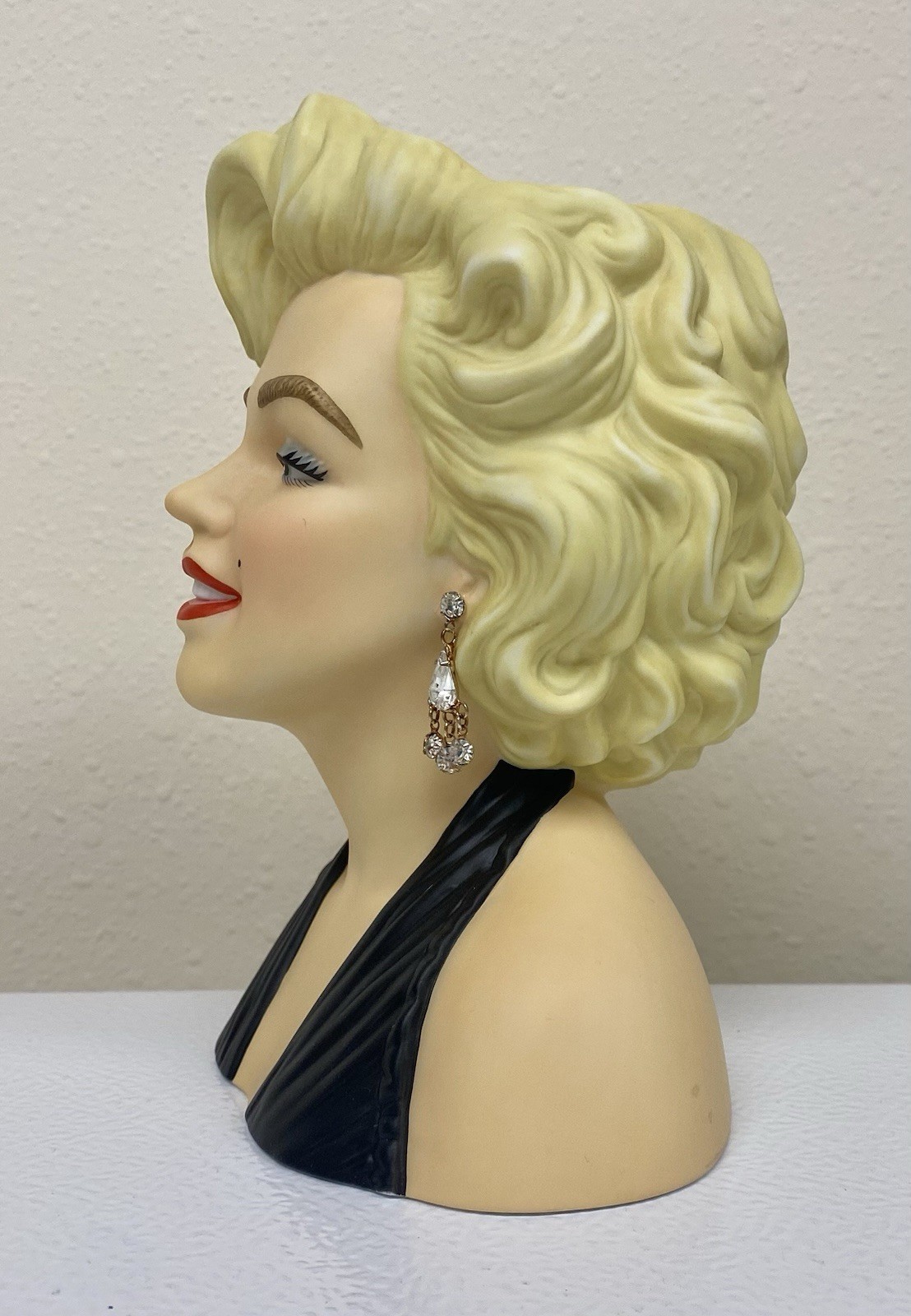 Marilyn Monroe 7” Porcelain Head Vase Black Dress Original Box & Earrings MINT