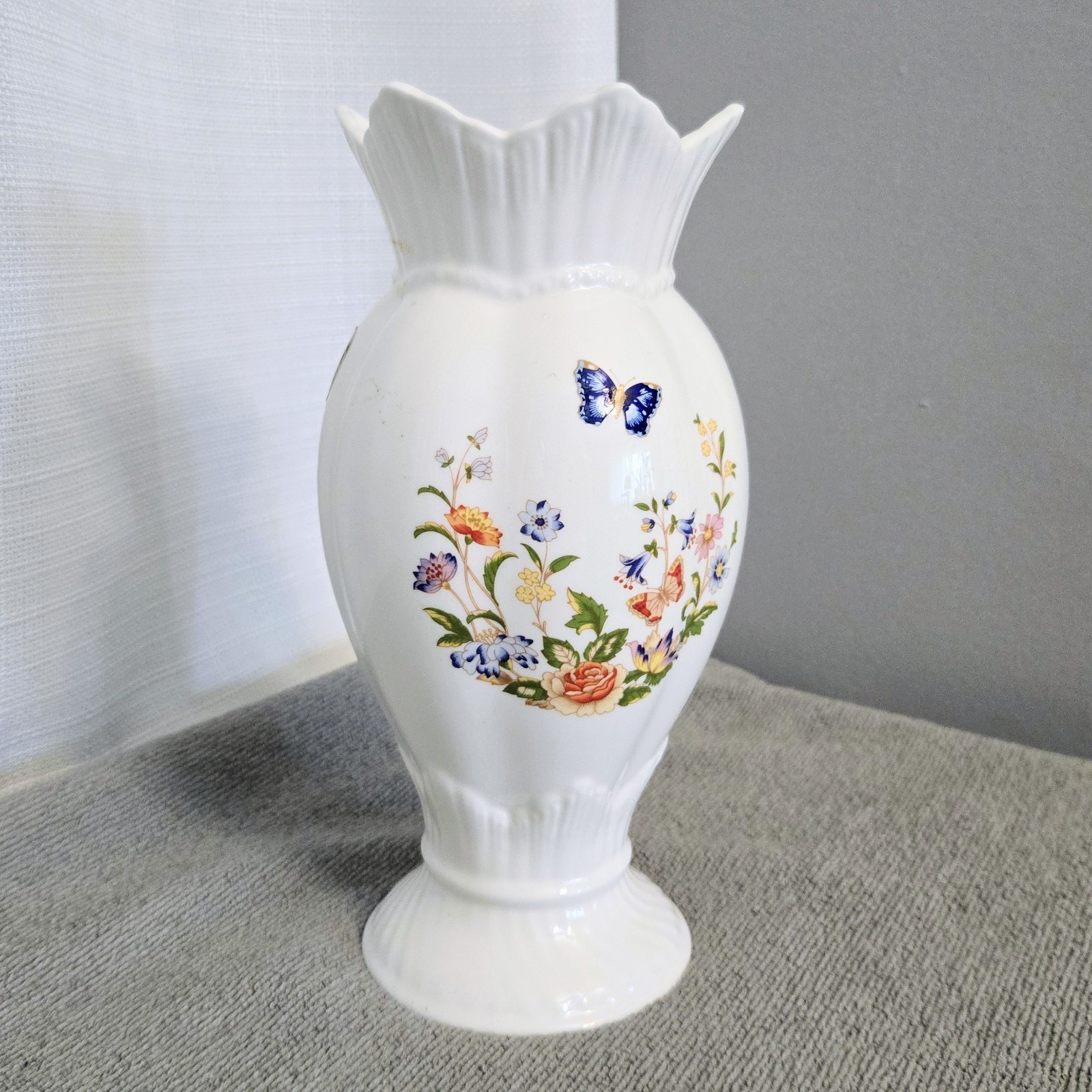 Aynsley Cottage Garden Flower Vase 9.5″ Bone China Butterflies Floral Bouquet