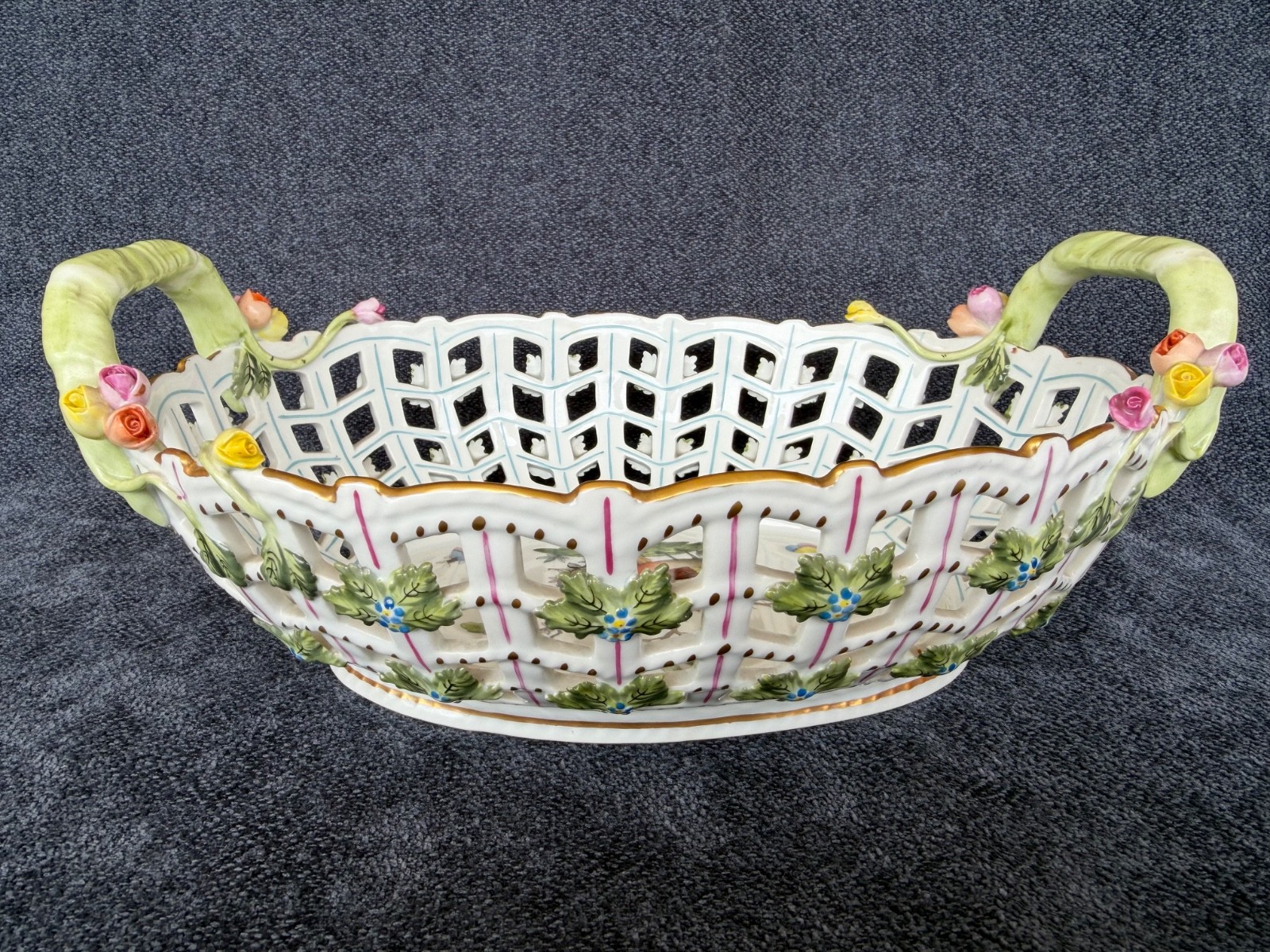 HEREND PORCELAIN HANDPAINTED ROTHSCHILD BIRD OPEN WORK BASKET 7475/RO