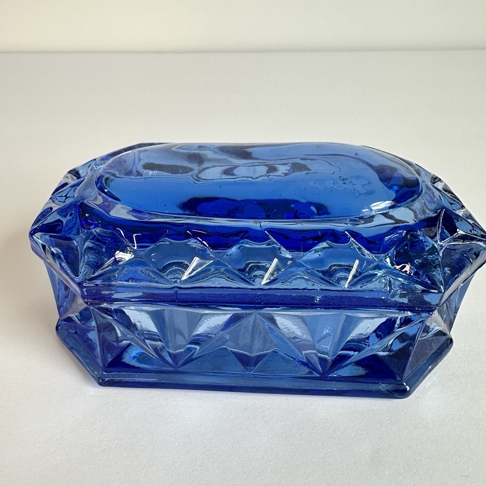 Fenton Intl. Art Glass Cottage Blue Trinket Box. Beautiful Condition! Faceted